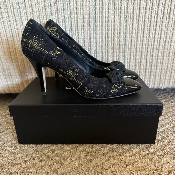 Interlocking CC Logo Tweed Pumps - Picture 2 of 9